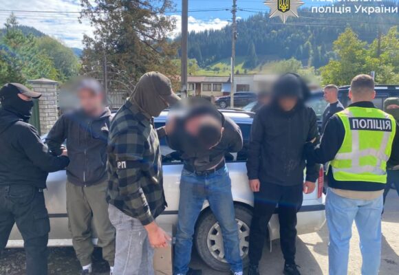 Через гори до Румунії за 5 тисяч доларів: правоохоронці затримали 23-річного верховинця