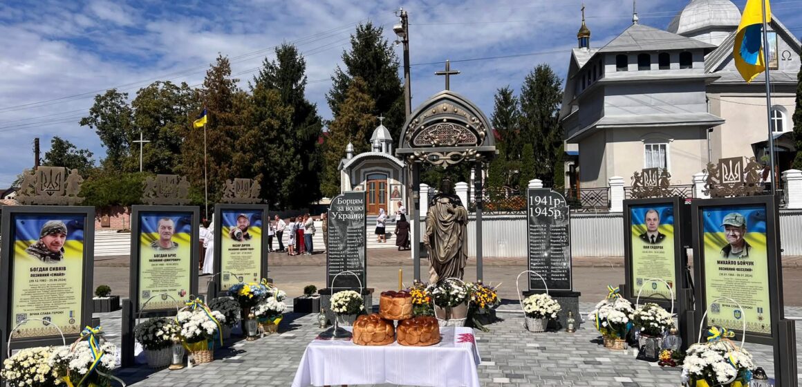 На Городенківщині відкрили та освячетили Алею Героїв та скульптуру Ісуса Христа На Городенківщині відкрили та освячетили Алею Героїв та скульптуру Ісуса Христа