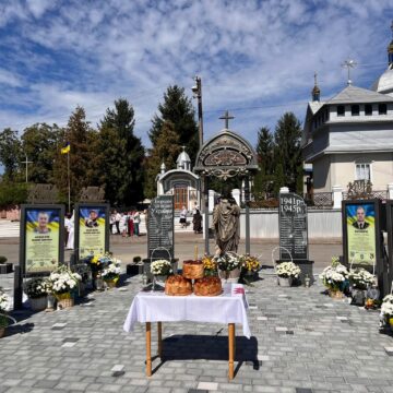 На Городенківщині відкрили та освятили Алею Героїв та скульптуру Ісуса Христа На Городенківщині відкрили та освятили Алею Героїв та скульптуру Ісуса Христа