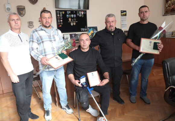 Захисникам з Прикарпаття вручили відомчі відзнаки