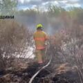 На Калущині рятувальники другу добу гасять пожежу торфу — виявили ще один осередок