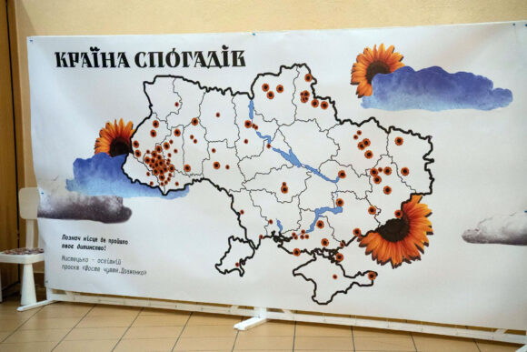 У Івано-Франківську відбувся показ інклюзивної сенсорної вистави «Зачарована Десна» У Івано-Франківську відбувся показ інклюзивної сенсорної вистави «Зачарована Десна»