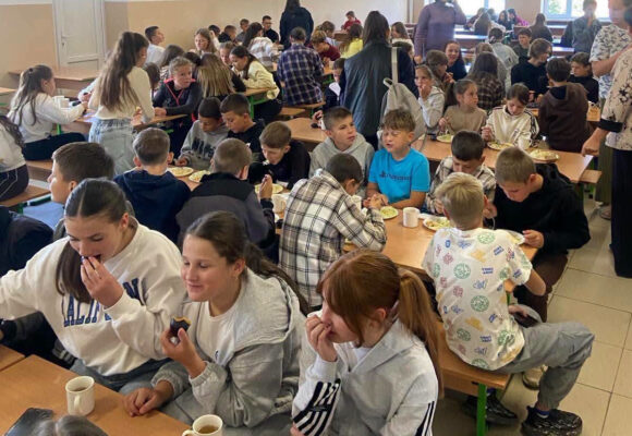 Сучасне шкільне харчування: як реформу впроваджують у Космацькій громаді