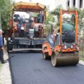 Без вибоїн і калюж: ще одна вулиця Коломиї отримала нове асфальтне покриття (ФОТО)