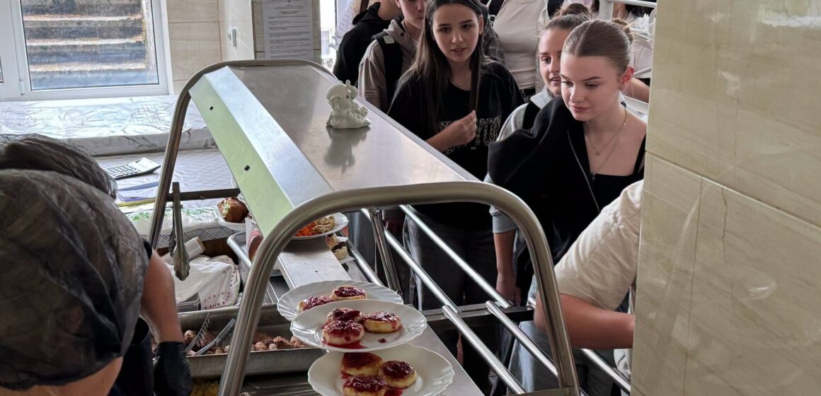 Учні задоволені меню: у громадах Коломийщини перевіряють якість шкільного харчування (ФОТО) Учні задоволені меню: у громадах Коломийщини перевіряють якість шкільного харчування (ФОТО)