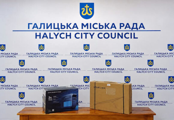 Три старлінки та зарядна станція – з Галича направили чергову допомогу військовим