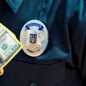 Засунув 100 доларів за кобуру пістолета: у Долині водій напідпитку намагався дати хабар патрульному 