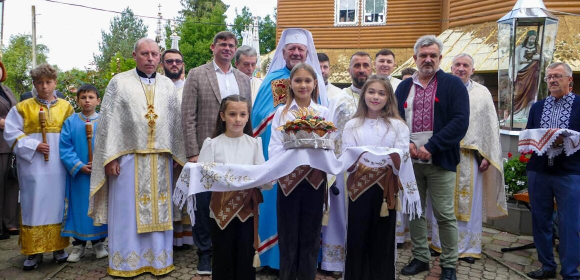 Особливий день у Хотіні: молитва, освячення святинь та історія довжиною у 88 років Особливий день у Хотіні: молитва, освячення святинь та історія довжиною у 88 років