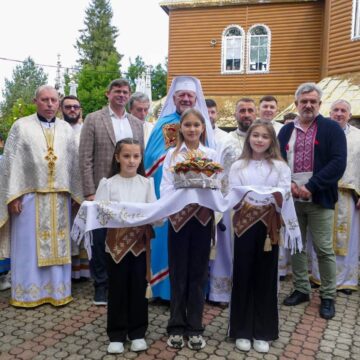 Особливий день у Хотіні: молитва, освячення святинь та історія довжиною у 88 років Особливий день у Хотіні: молитва, освячення святинь та історія довжиною у 88 років