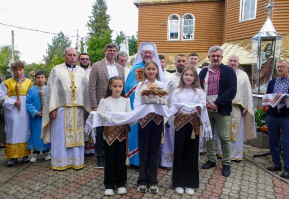 Особливий день у Хотіні: молитва, освячення святинь та історія довжиною у 88 років