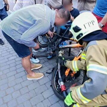 Івано-Франківські рятувальники вивільнили ногу дитини із затиснутої конструкції велосипеда Івано-Франківські рятувальники вивільнили ногу дитини із затиснутої конструкції велосипеда
