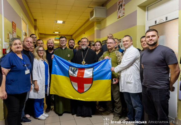 Блаженніший Святослав відвідав поранених військових у госпіталі на Прикарпатті (ФОТО)