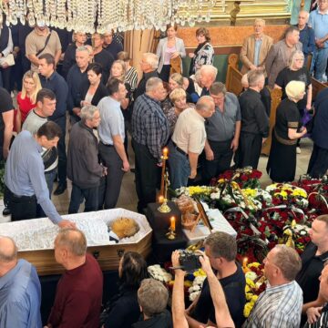 Франківськ попрощався з колишнім міським головою Віктором Анушкевичусом Франківськ попрощався з колишнім міським головою Віктором Анушкевичусом
