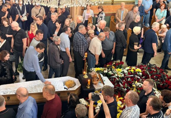 Франківськ попрощався з колишнім міським головою Віктором Анушкевичусом