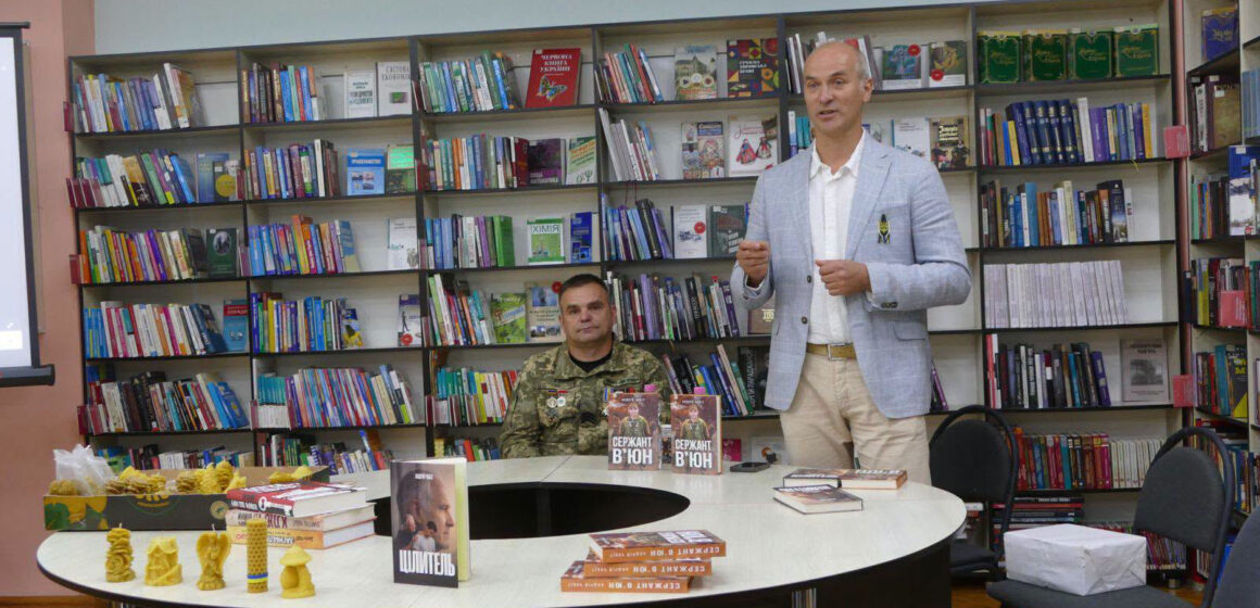 У Калуші презентували книгу про незламність українського Воїна У Калуші презентували книгу про незламність українського Воїна
