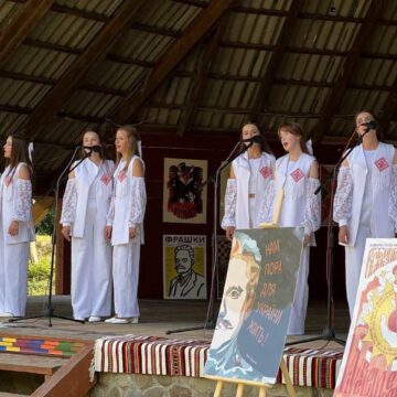 У Криворівні відбулася обласна мистецька акція «Лиш боротись – значить жить» У Криворівні відбулася обласна мистецька акція «Лиш боротись – значить жить»