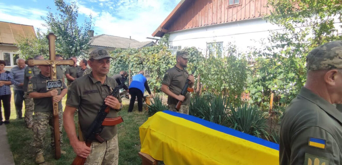 Городенківці провели в останню путь військового Юрія Лазорка Городенківці провели в останню путь військового Юрія Лазорка
