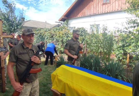 Городенківці провели в останню путь військового Юрія Лазорка