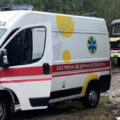 У Маняві автомобіль екстреної медичної допомоги застряг на дорозі