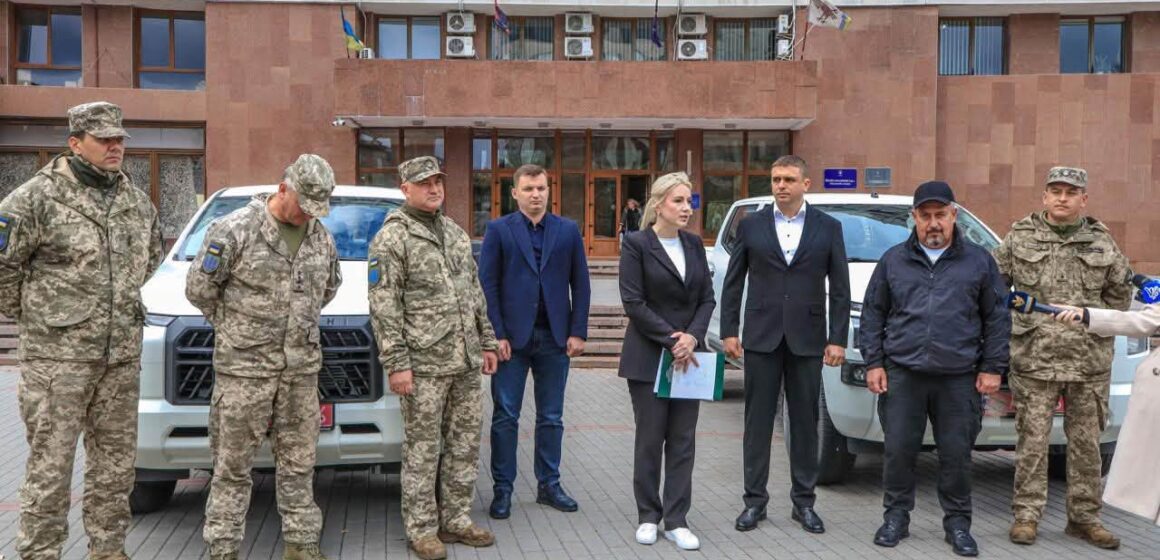 Дві нові автівки передали для мобільних вогневих груп протиповітряної оборони Прикарпаття Дві нові автівки передали для мобільних вогневих груп протиповітряної оборони Прикарпаття