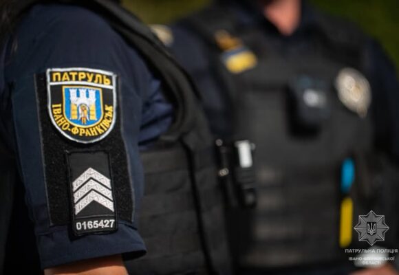 Передала керування водієві без права керування — відповідальність понесли обоє