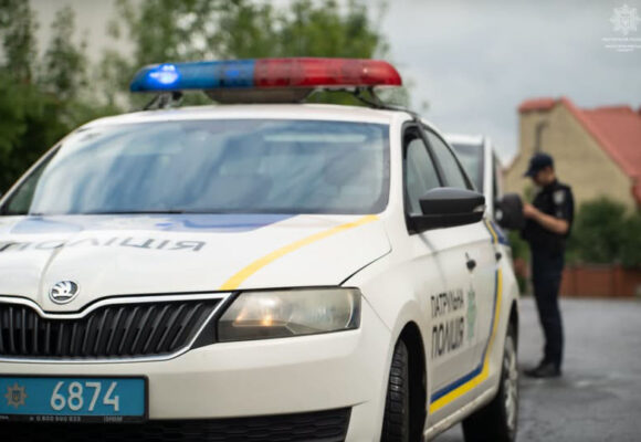 Патрульні склали адмінматеріали на ймовірно нетверезого водія