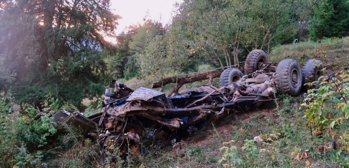 На Верховинщині перекинувся КАМАЗ із двома 6-річними дітьми: водій був напідпитку (ФОТО) На Верховинщині перекинувся КАМАЗ із двома 6-річними дітьми: водій був напідпитку (ФОТО)