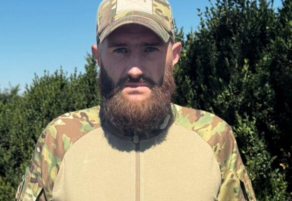 Після двох поранень – знову у строю: “азовця” Івана Шуляра з Прикарпаття нагородили за стійкість і незламність