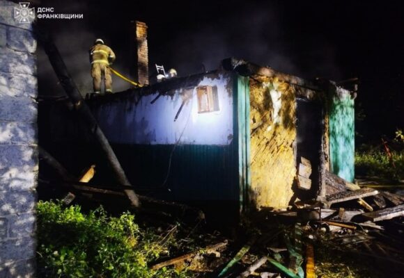 На Калущині внаслідок пожежі житлового будинку загинув чоловік (ФОТО)