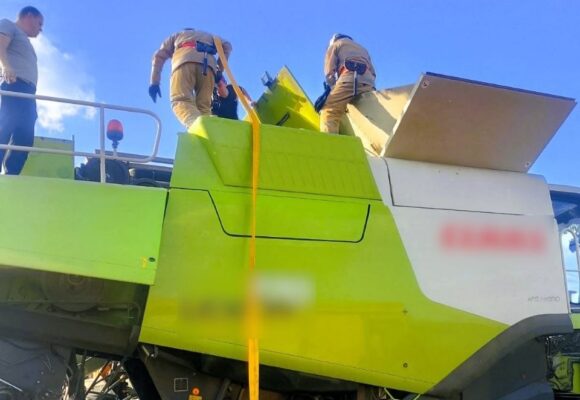 На Городенківщині під час роботи у полі загорівся комбайн