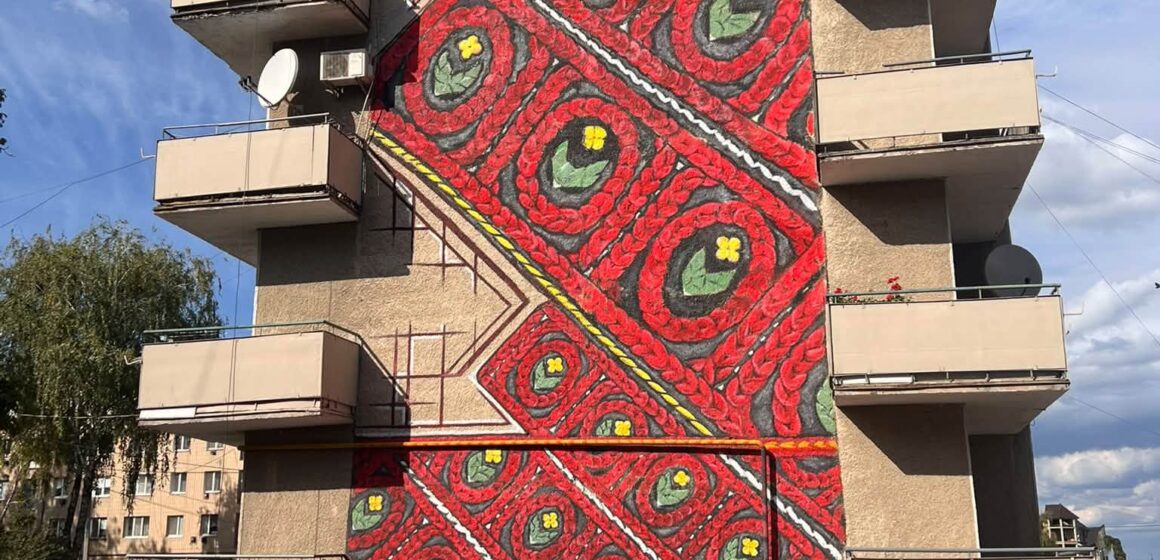 У Городенці відкрили та освятили народний мурал «Волове око» У Городенці відкрили та освятили народний мурал «Волове око»
