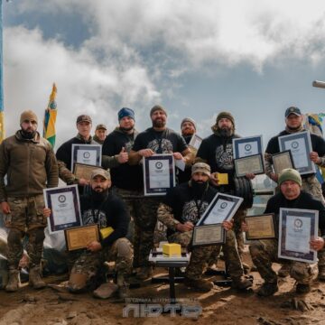 Тисячу жимів на Говерлі: бійці «Сафарі» встановили світовий рекорд у пам’ять про полеглих побратимів (ФОТО)