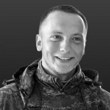 Поступився місцем на евакуацію пораненому побратиму — і загинув, боронячи Азовсталь: історія захисника з Прикарпаття Віктора Максімка Поступився місцем на евакуацію пораненому побратиму — і загинув, боронячи Азовсталь: історія захисника з Прикарпаття Віктора Максімка